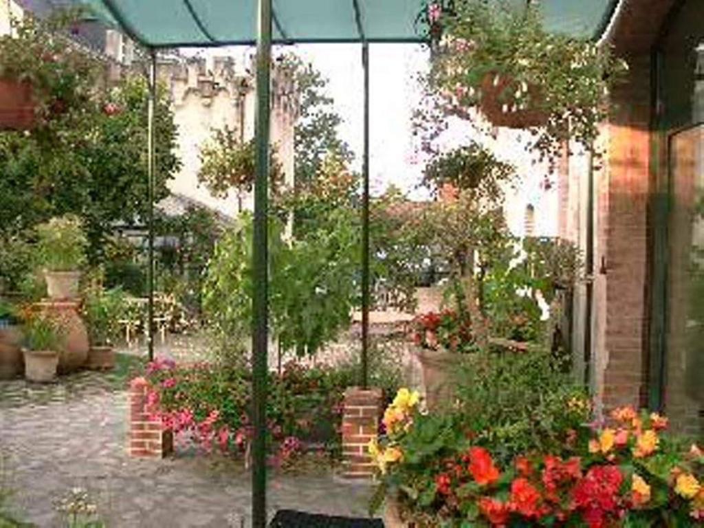 Au Fond De La Cour Bed & Breakfast Veyre-Monton Exterior photo